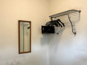 Laden - MitarbeiterGarderobe